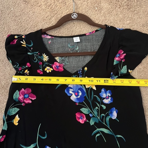 Super cute like new old navy top! - Picture 8 of 9